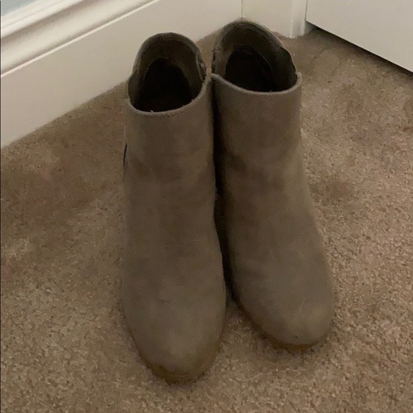 Heels - Picture 2 of 3